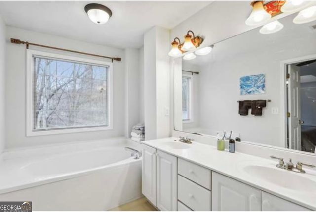 5652 Wandering Vine Lane SE, Mableton, GA 30126