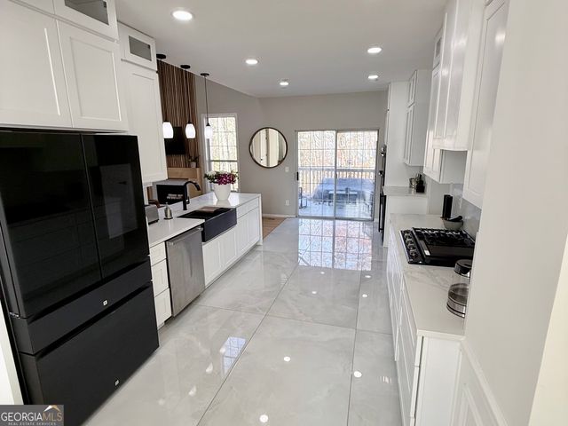 5652 Wandering Vine Lane SE, Mableton, GA 30126