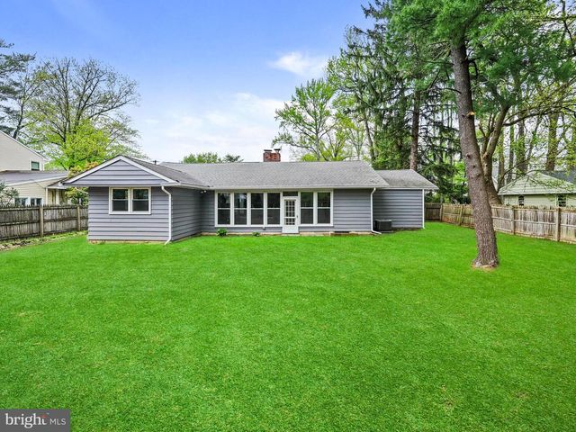 308 KENWOOD DR, Moorestown, NJ 08057