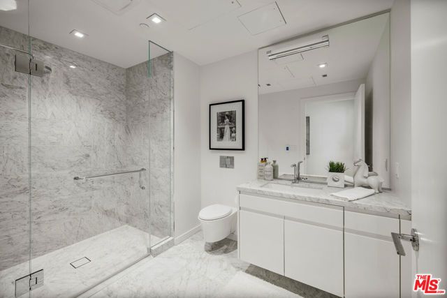 9000 W 3rd Street 304, Los Angeles, CA 90048
