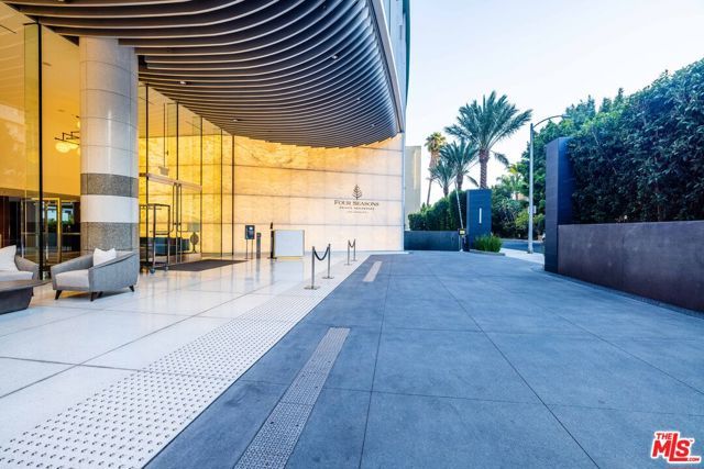 9000 W 3rd Street 304, Los Angeles, CA 90048