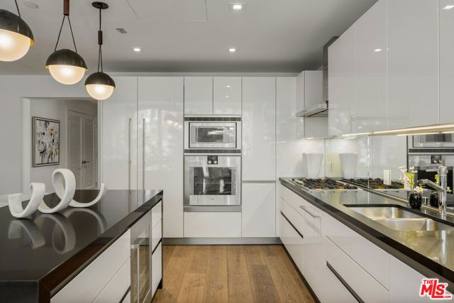 9000 W 3rd Street 304, Los Angeles, CA 90048
