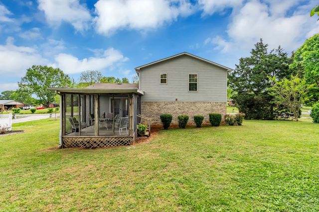 206 Homeward Ave, Winchester, TN 37398