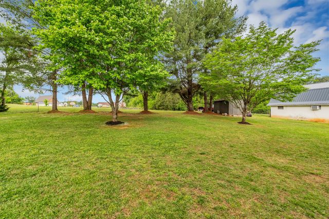 206 Homeward Ave, Winchester, TN 37398