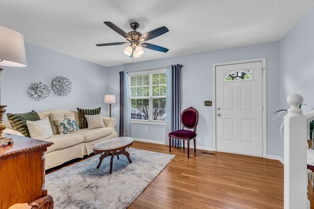 206 Homeward Ave, Winchester, TN 37398