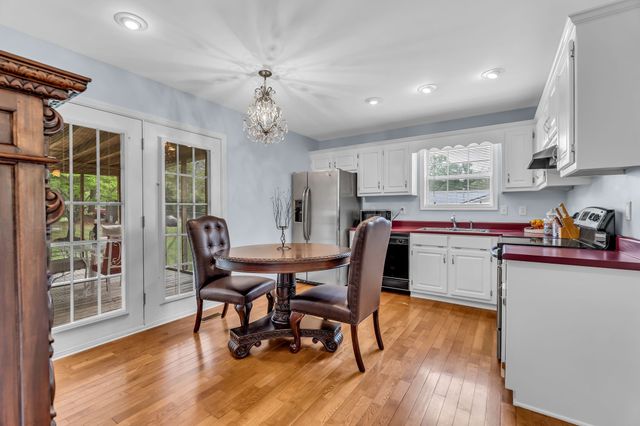 206 Homeward Ave, Winchester, TN 37398