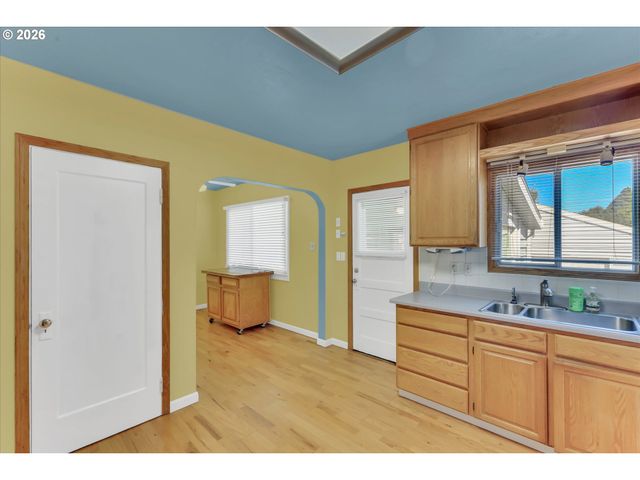 9224 N POLK Ave, Portland, OR 97203