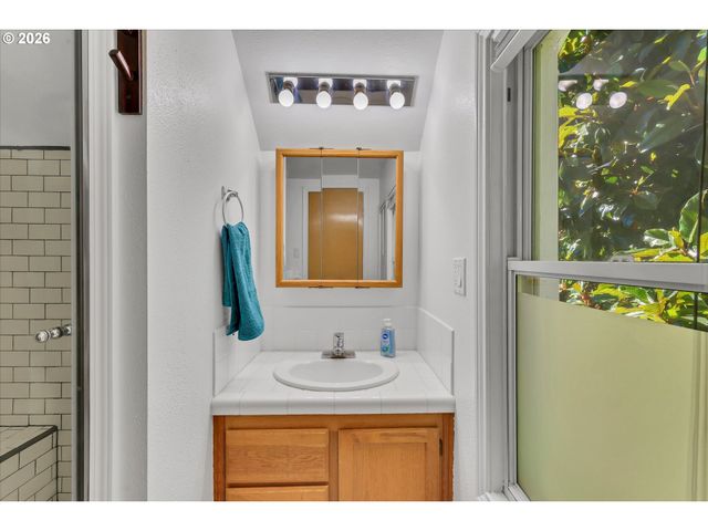 9224 N POLK Ave, Portland, OR 97203