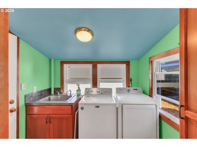 9224 N POLK Ave, Portland, OR 97203