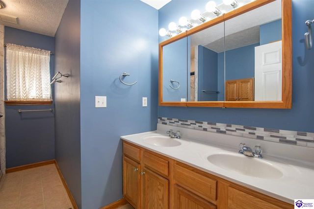 260 Cassies Way, Vine Grove, KY 40175