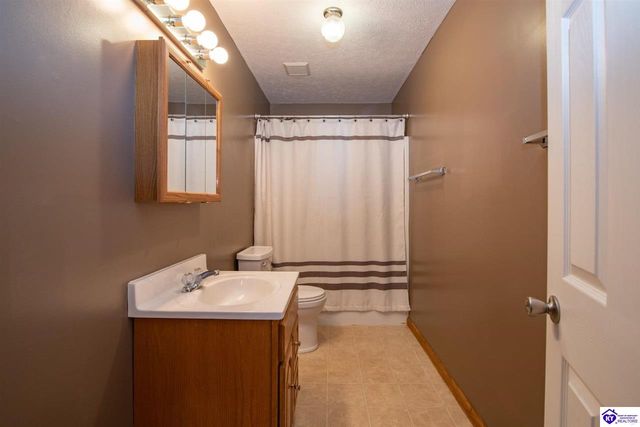 260 Cassies Way, Vine Grove, KY 40175