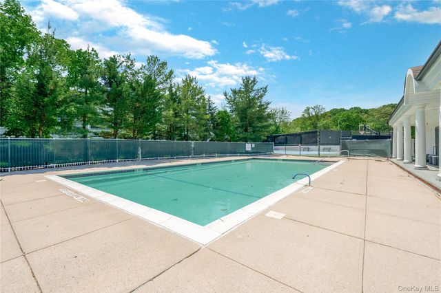 24002 Oak Park Drive 18C, Little Neck, NY 11362