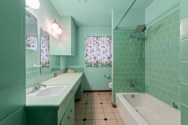 1207 Dwyce DR, Austin, TX 78757