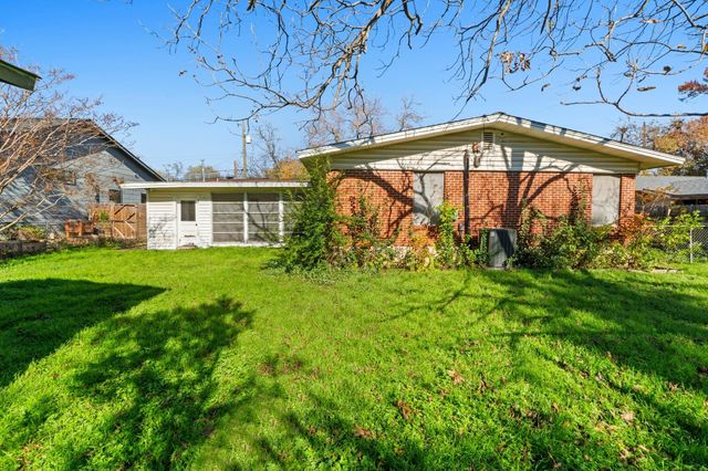 1207 Dwyce DR, Austin, TX 78757