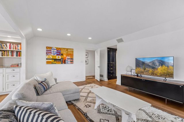 1930 Knox Avenue S, Minneapolis, MN 55403