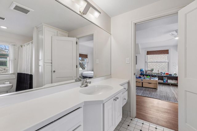 1930 Knox Avenue S, Minneapolis, MN 55403