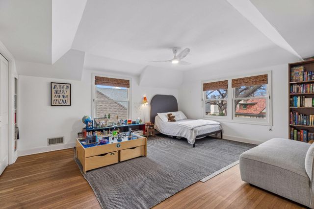 1930 Knox Avenue S, Minneapolis, MN 55403