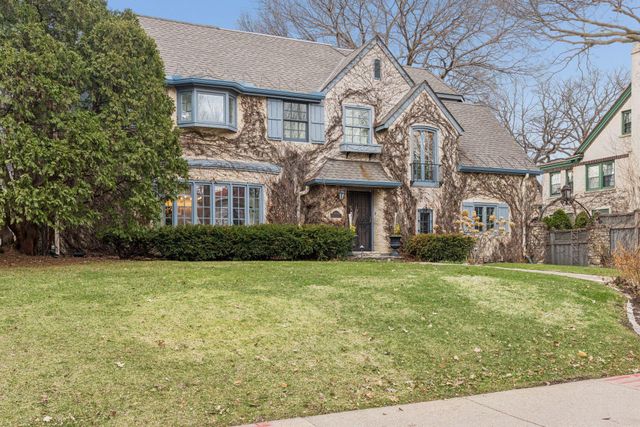 1930 Knox Avenue S, Minneapolis, MN 55403