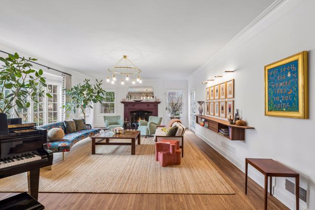 1930 Knox Avenue S, Minneapolis, MN 55403