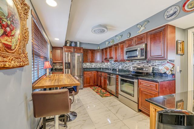 3520 Oaks Way 809, Pompano Beach, FL 33069