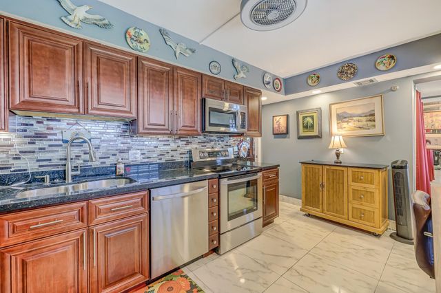 3520 Oaks Way 809, Pompano Beach, FL 33069