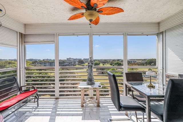 3520 Oaks Way 809, Pompano Beach, FL 33069