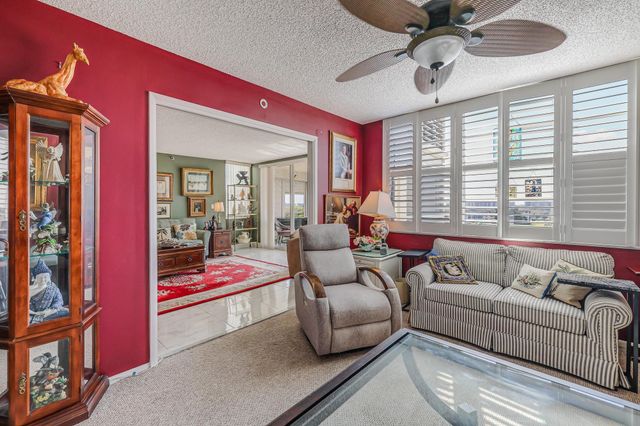 3520 Oaks Way 809, Pompano Beach, FL 33069