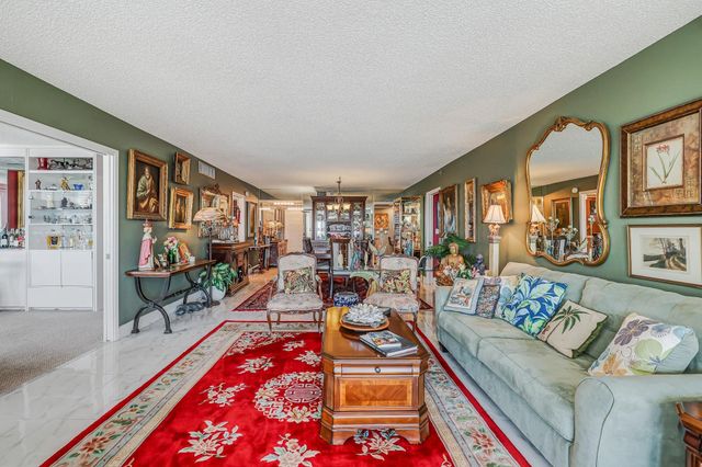 3520 Oaks Way 809, Pompano Beach, FL 33069