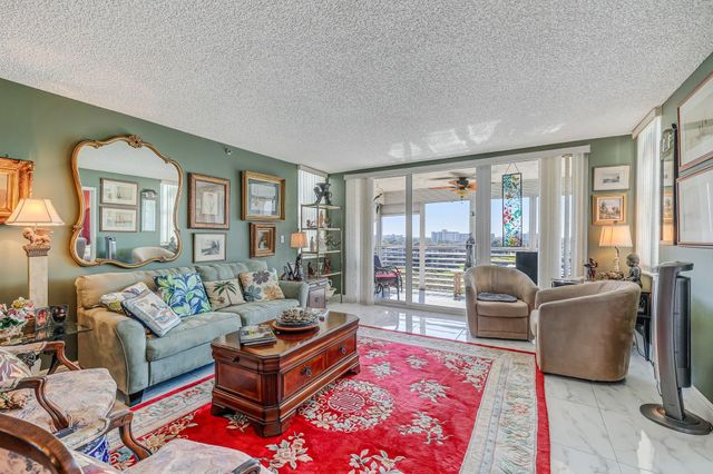 3520 Oaks Way 809, Pompano Beach, FL 33069