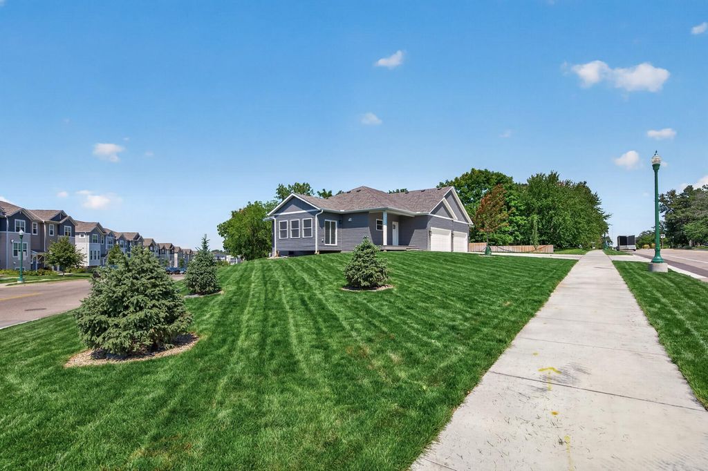 2353 7th Ave E, North Saint Paul, MN 55109 — photo 2