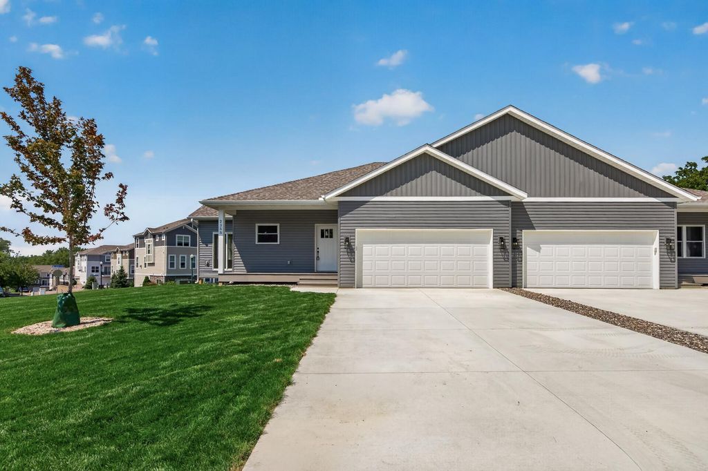 2353 7th Ave E, North Saint Paul, MN 55109 — photo 3