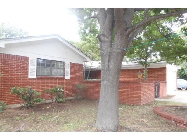 1608 Mims Street, Fort Worth, TX 76112