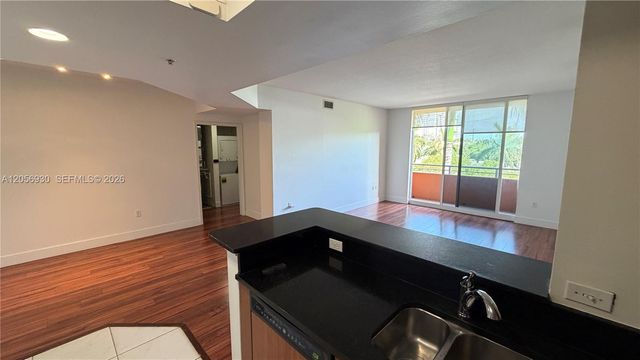 2775 NE 187th St 316, Aventura, FL 33180