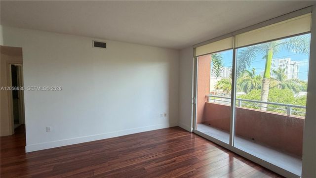 2775 NE 187th St 316, Aventura, FL 33180