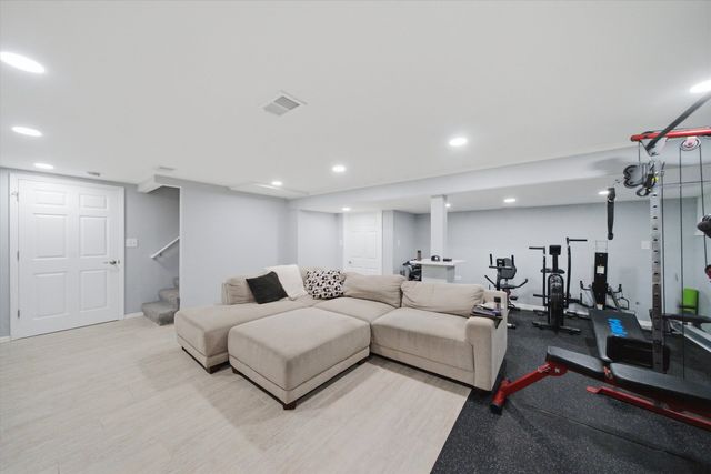 626 E Golf Road, Libertyville, IL 60048