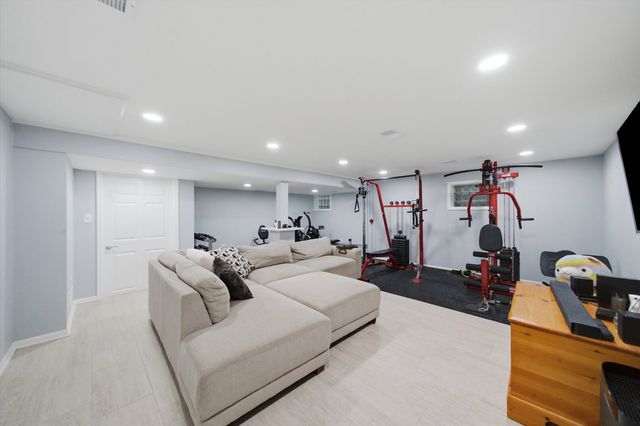 626 E Golf Road, Libertyville, IL 60048