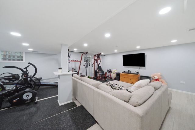 626 E Golf Road, Libertyville, IL 60048