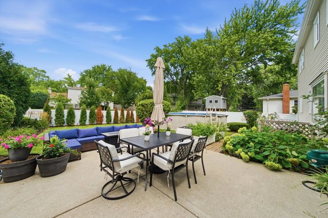 626 E Golf Road, Libertyville, IL 60048