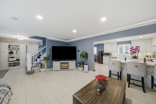 626 E Golf Road, Libertyville, IL 60048