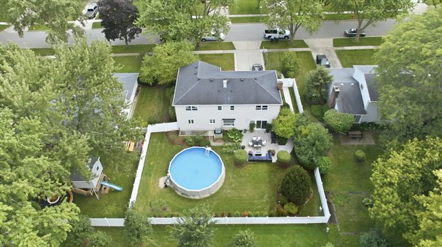 626 E Golf Road, Libertyville, IL 60048