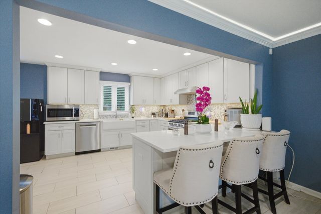 626 E Golf Road, Libertyville, IL 60048