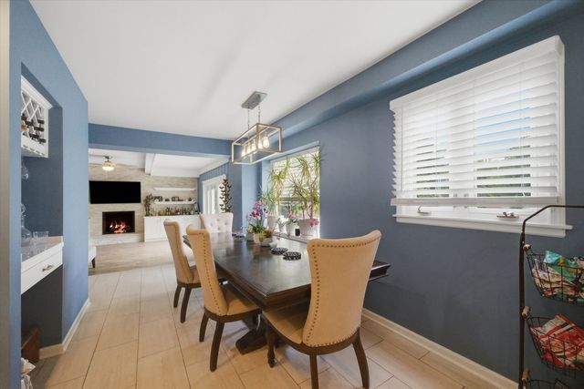 626 E Golf Road, Libertyville, IL 60048