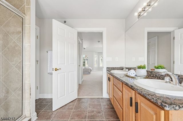 1366 Genovese Ln, Rahway City, NJ 07065