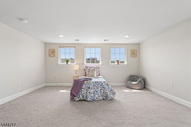 1366 Genovese Ln, Rahway City, NJ 07065