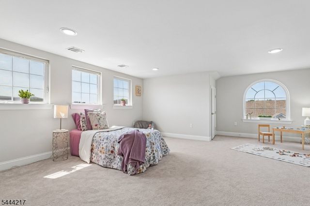 1366 Genovese Ln, Rahway City, NJ 07065