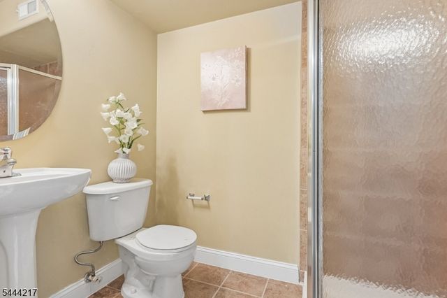1366 Genovese Ln, Rahway City, NJ 07065