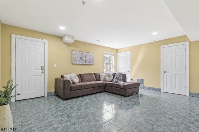 1366 Genovese Ln, Rahway City, NJ 07065