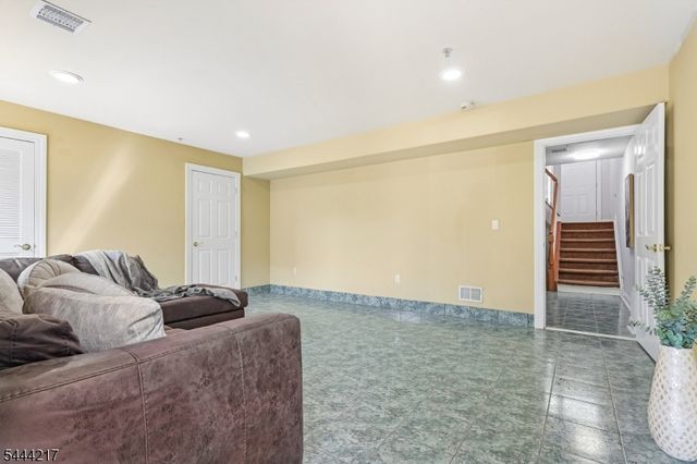 1366 Genovese Ln, Rahway City, NJ 07065