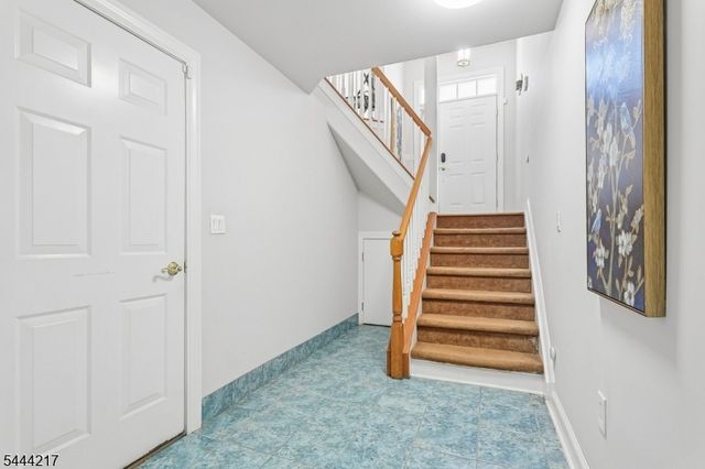 1366 Genovese Ln, Rahway City, NJ 07065