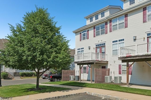 1366 Genovese Ln, Rahway City, NJ 07065